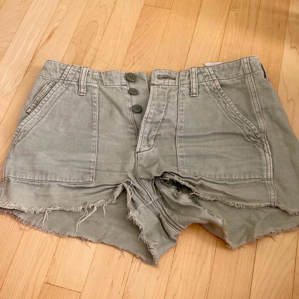 Cargo-esk short